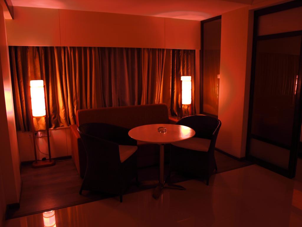 Kapila Business Hotel Púna Kültér fotó