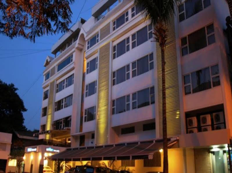 Kapila Business Hotel Púna Kültér fotó
