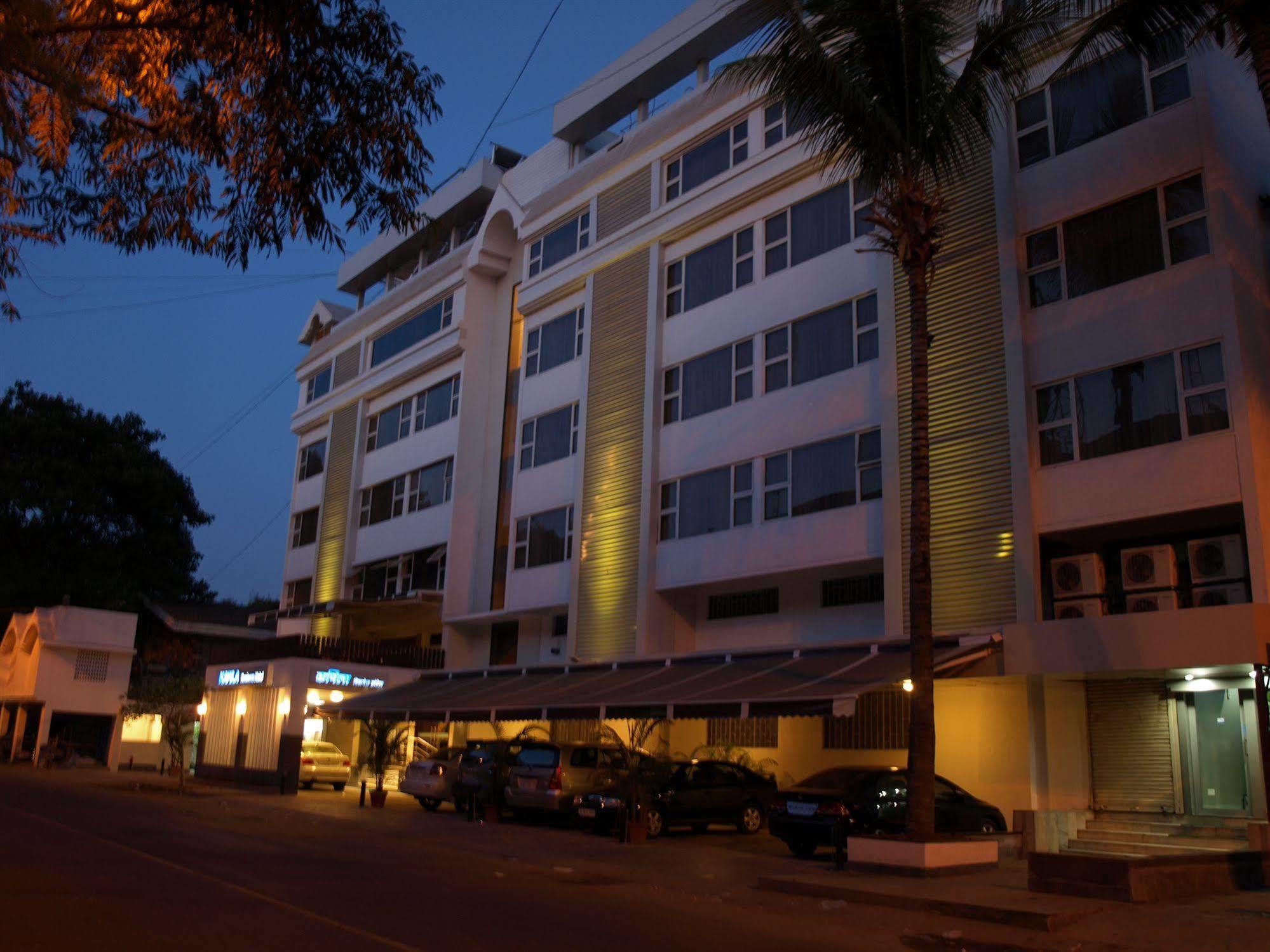 Kapila Business Hotel Púna Kültér fotó