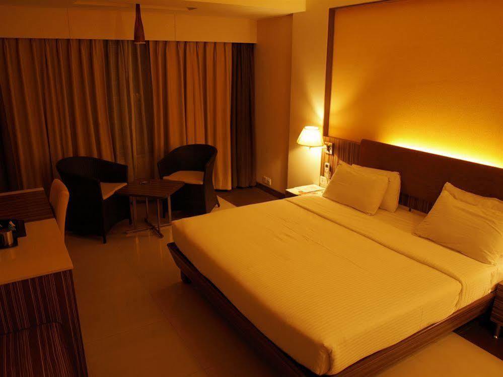 Kapila Business Hotel Púna Kültér fotó